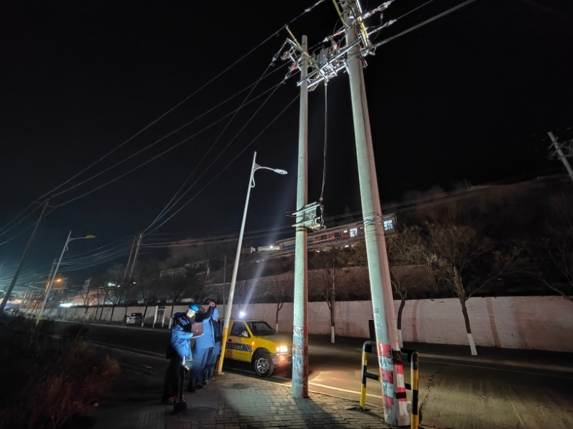 陜西榆林橫山區供電公司：夜間“量體測